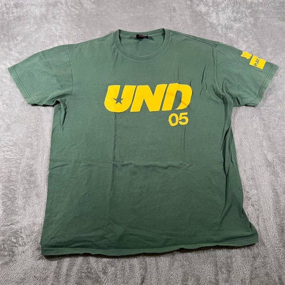 Undefeated Men's Tee Play Hard Green Size Large Short Sleeve‎ Crew Neck